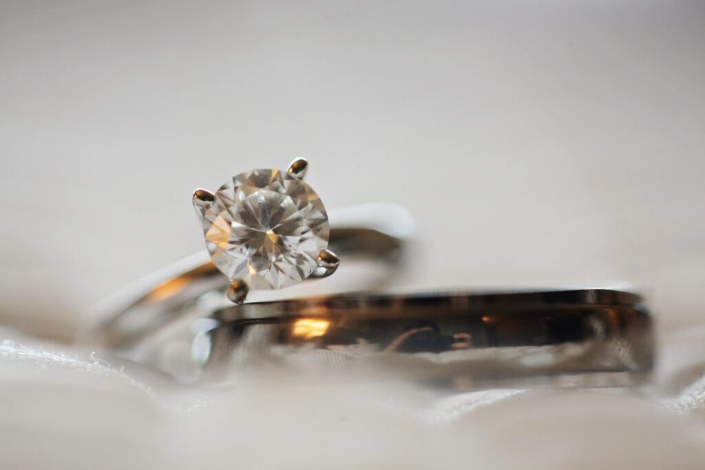 21 Things You Need to Know About White Diamonds and Carats - Articles ...